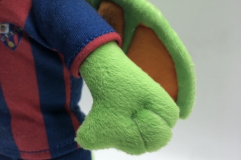 Peluche-Publicitario-Dragonés-Fútbol_SD-Huesca