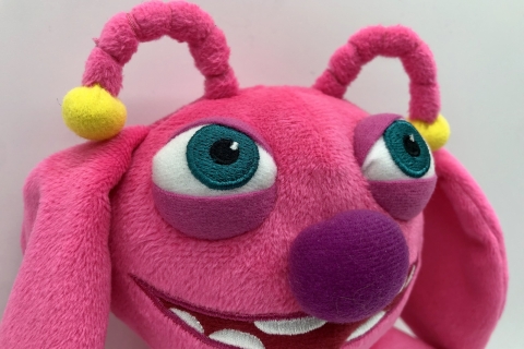 Peluche-Publicitario-ELO_Ale-Kids-Inglés